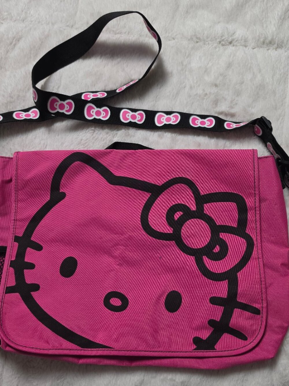 2009 Sanrio Hello Kitty Hot Pink Messenger Bookbag With Mesh Pocket Crossbody